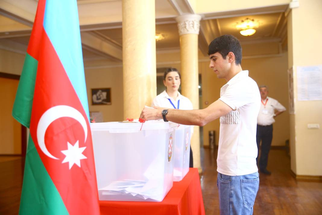 Azerbaycan'da seçim günü: Oy verme işlemi başladı - Resim: 5